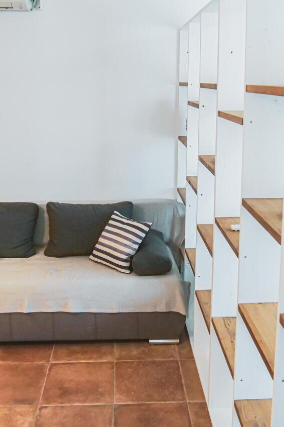 Fully Renovated One Bedroom Apartment With A Seaview - A 세비드 외부 사진