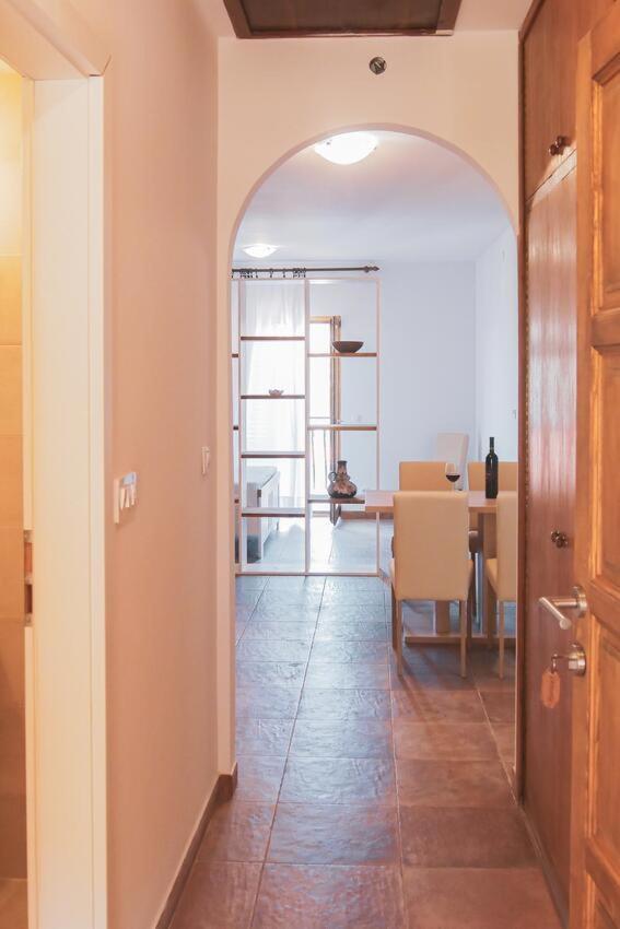 Fully Renovated One Bedroom Apartment With A Seaview - A 세비드 외부 사진