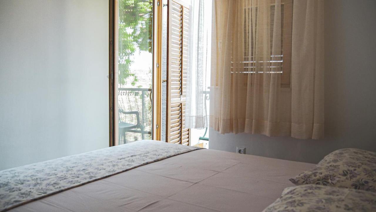 Fully Renovated One Bedroom Apartment With A Seaview - A 세비드 외부 사진
