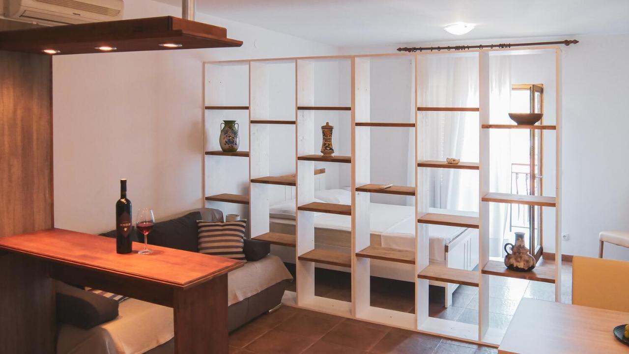 Fully Renovated One Bedroom Apartment With A Seaview - A 세비드 외부 사진
