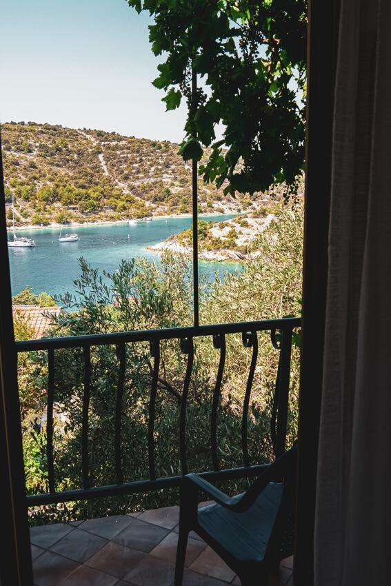 Fully Renovated One Bedroom Apartment With A Seaview - A 세비드 외부 사진