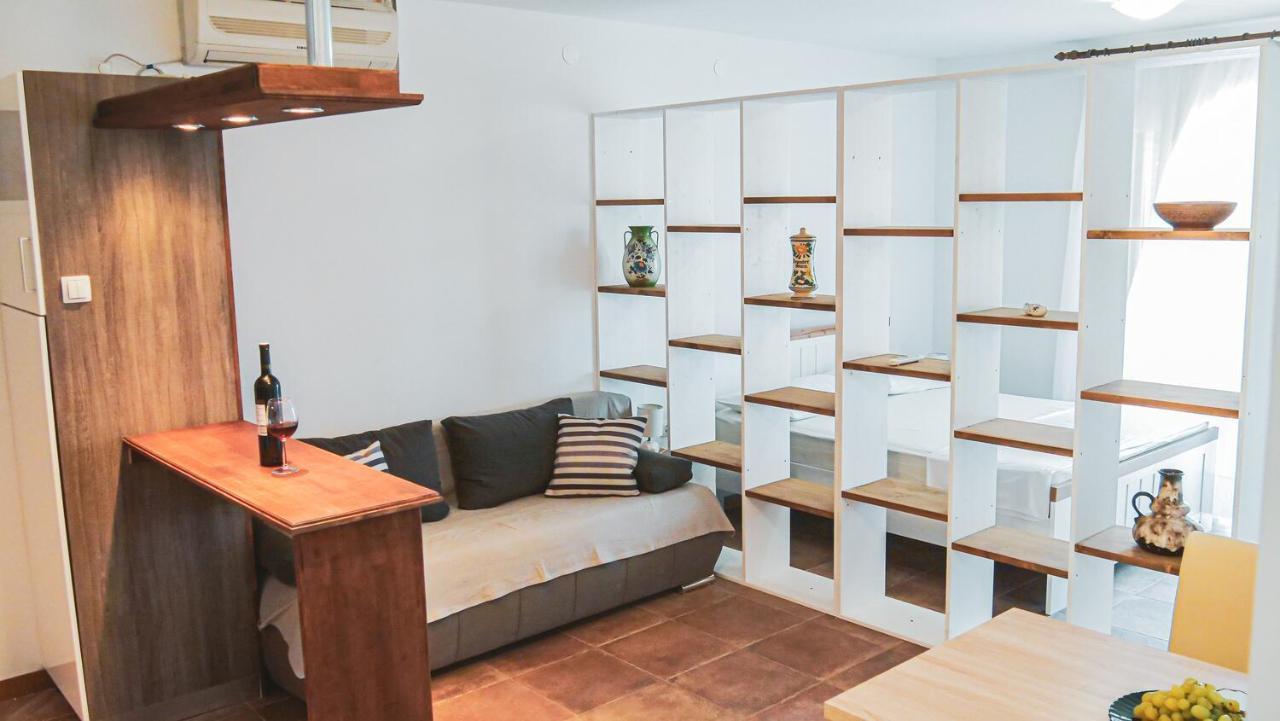 Fully Renovated One Bedroom Apartment With A Seaview - A 세비드 외부 사진